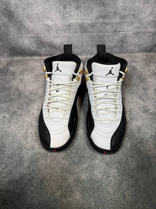 Size 9.5 | Jordan 12 Taxi No Box | Pre-Owned main image 7